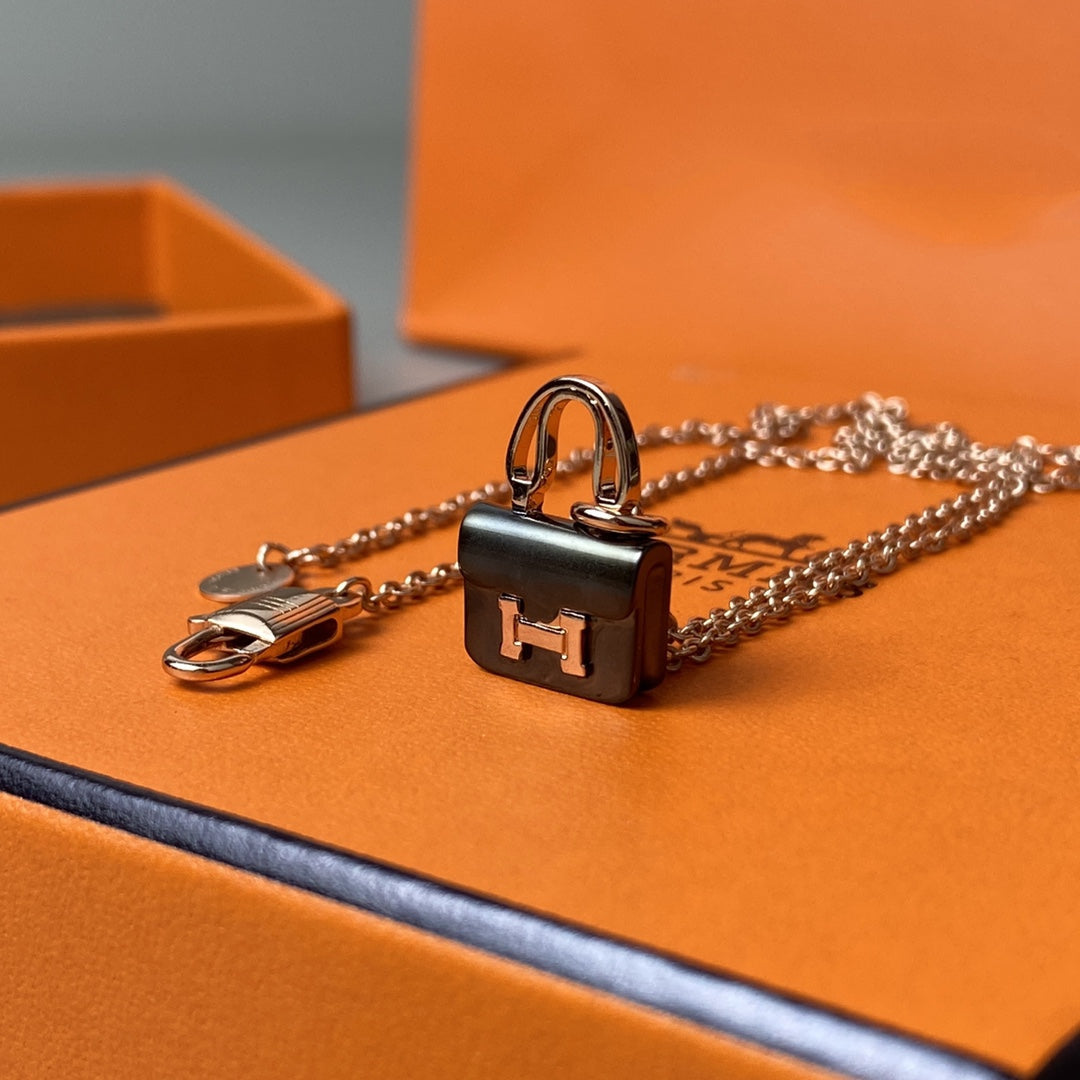 [Everoly JW]CONSTANCE BLACK PEDANT PINK GOLD NECKLACE