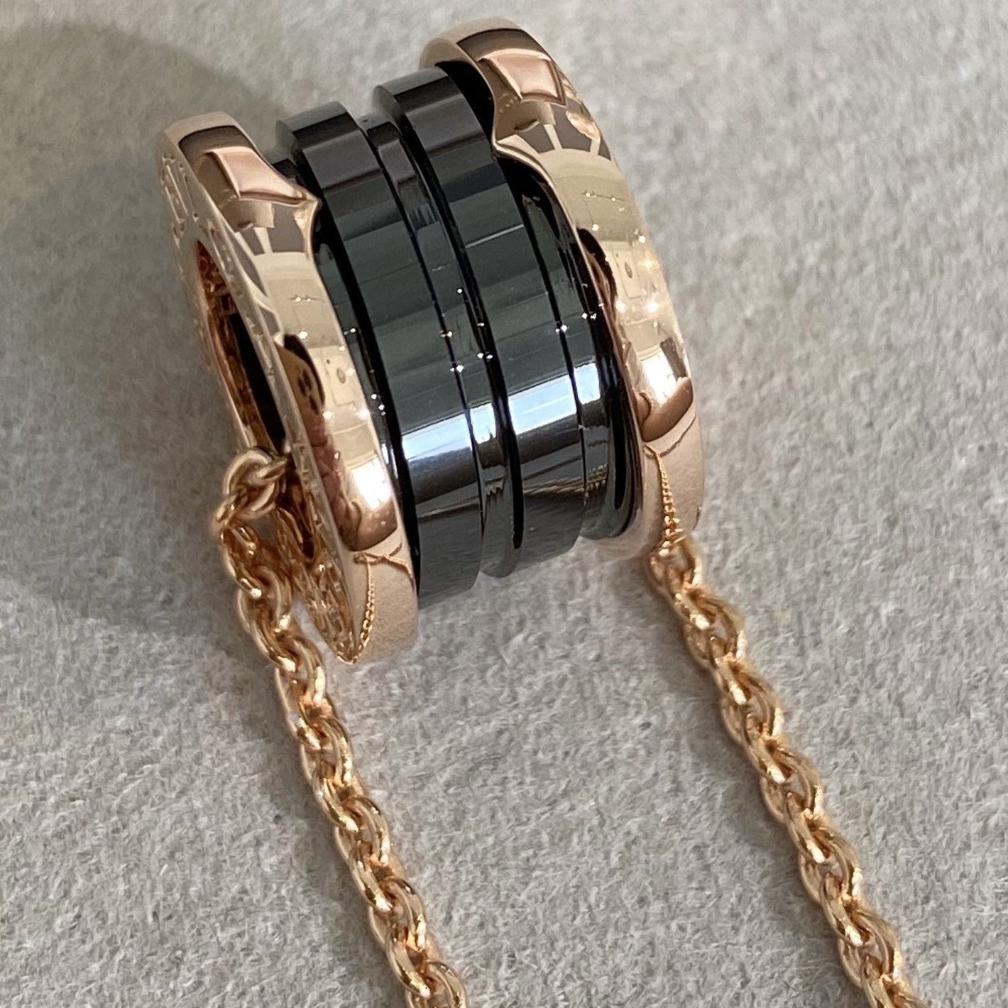 [OLIVIA]ZERO 1 BLACK CERAMIC PINK GOLD NECKLACE