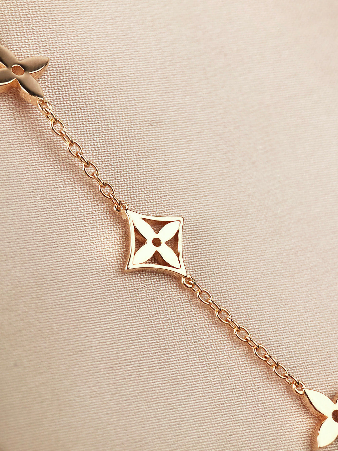 [Olivia JW]STAR AND SUN 7 MOTIFS GOLD BRACELET