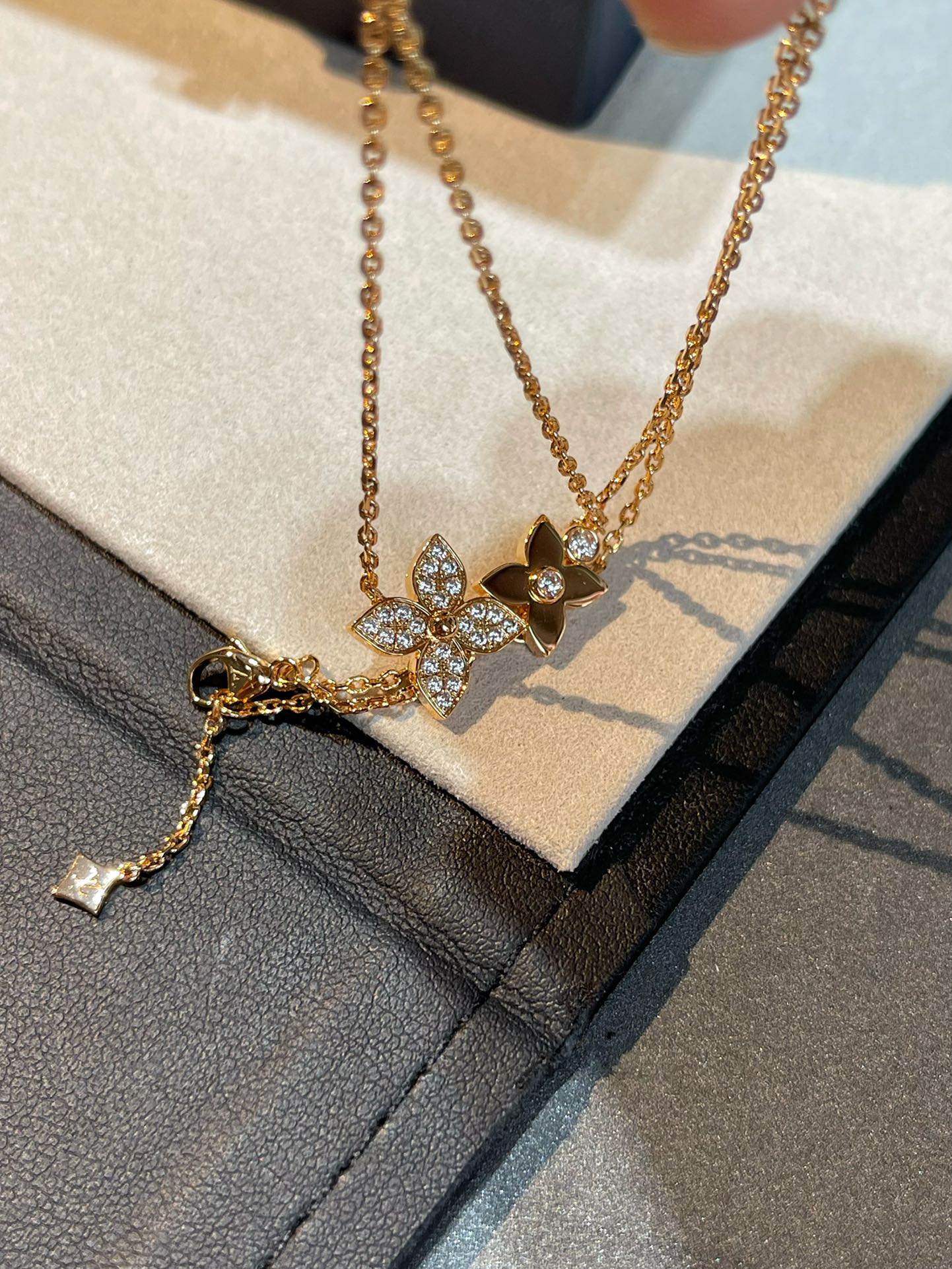 [Everoly JW] STAR BLOSSOM HALSKETTE ROTGOLD DIAMANTEN