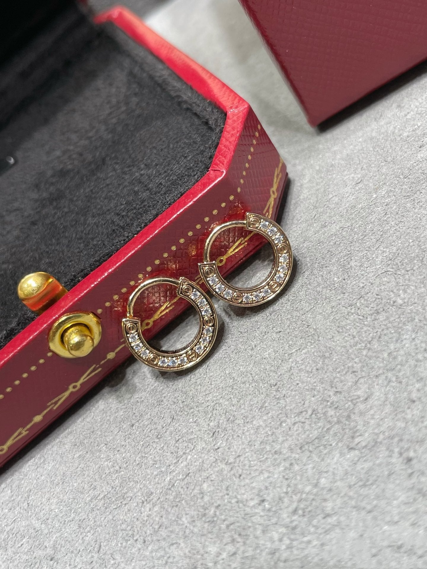 [Olivia JW]LOVE DIAMOND EARRINGS