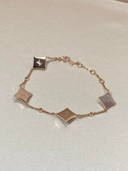 [Everoly JW]Armband mit Sternmotiv und vier Mops-Diamanten in Roségold