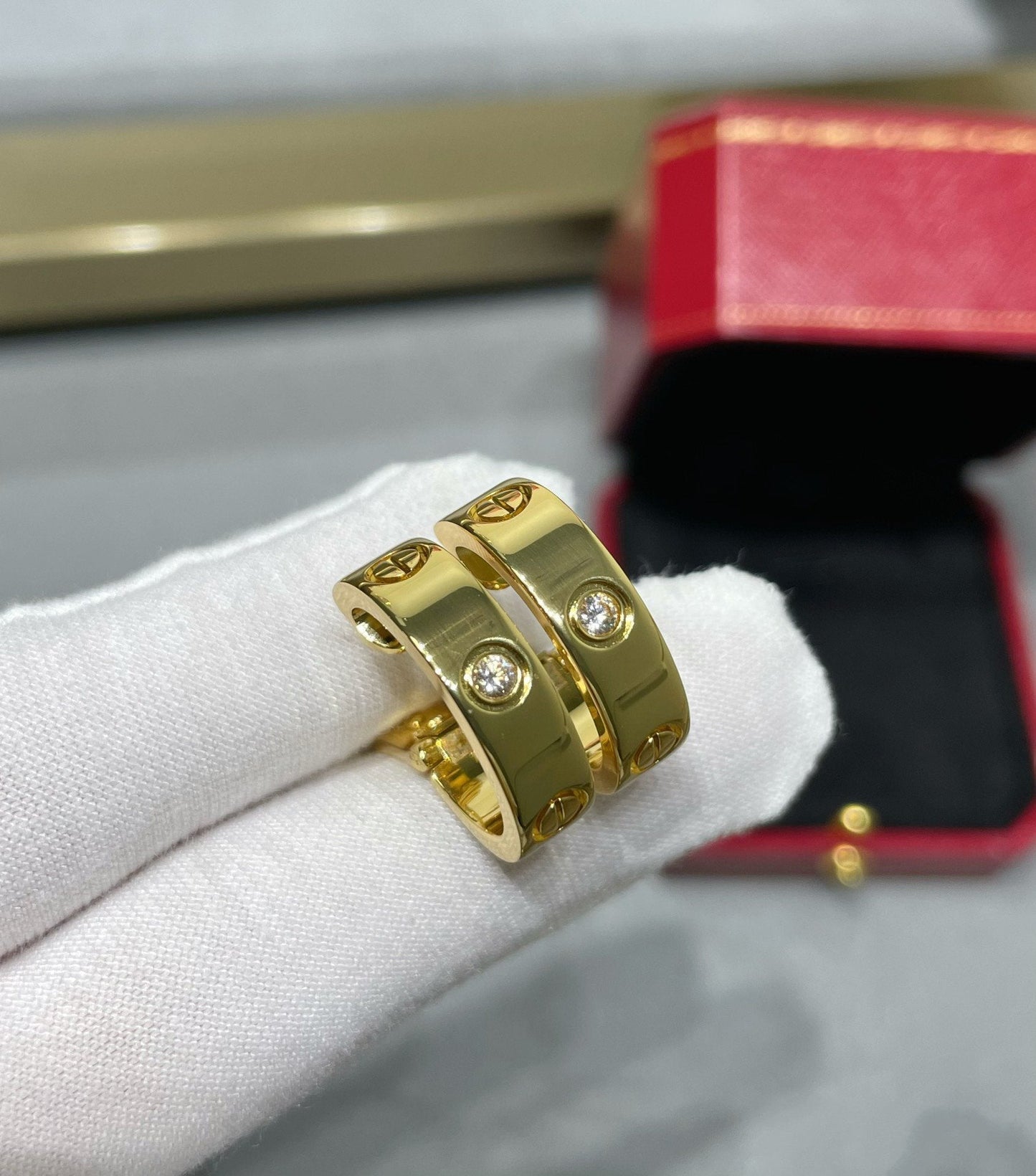[エバリー JW]LOVE 5.5mm 1ダイヤモンドピアス