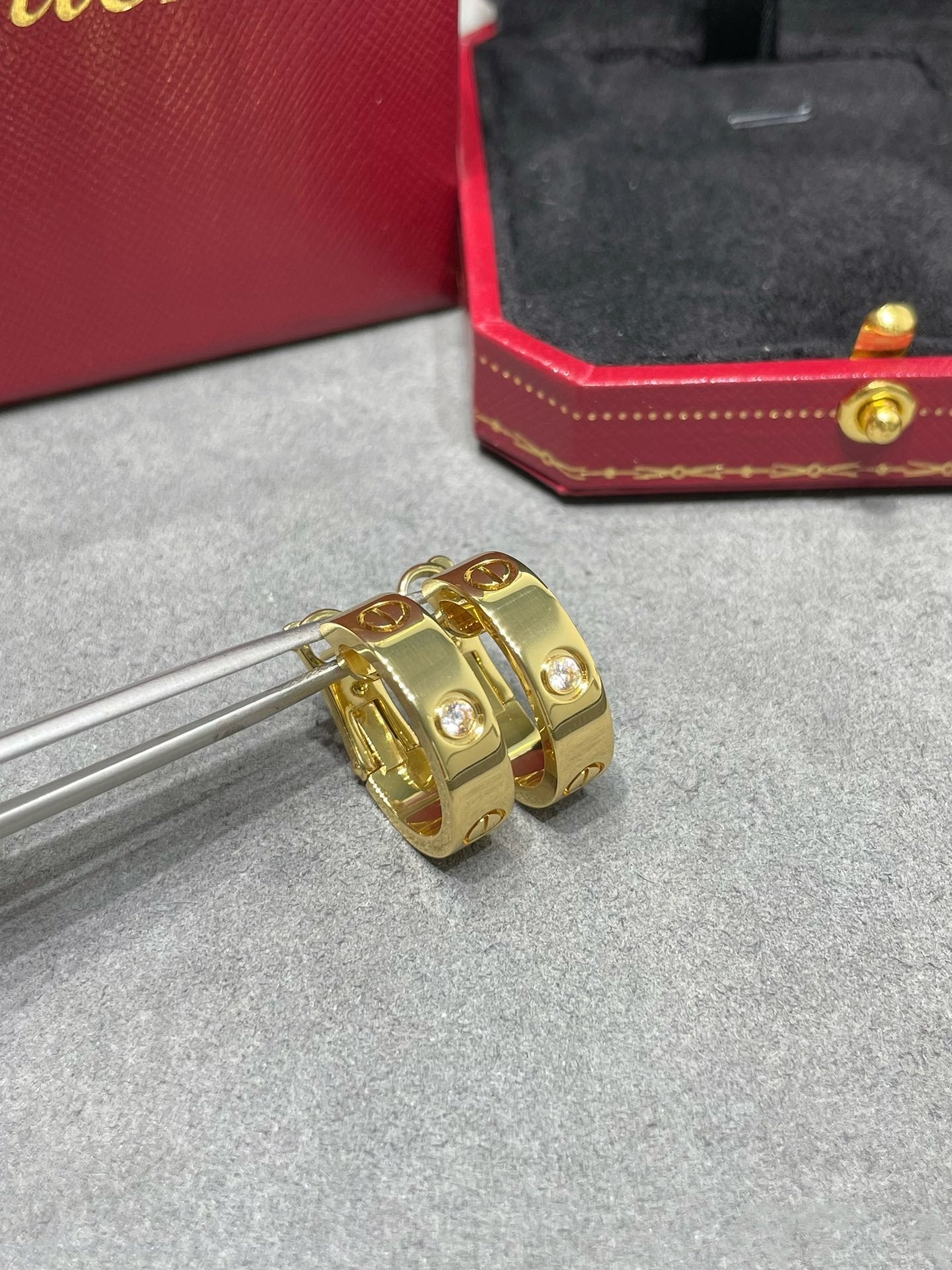 [エバリー JW]LOVE 5.5mm 1ダイヤモンドピアス