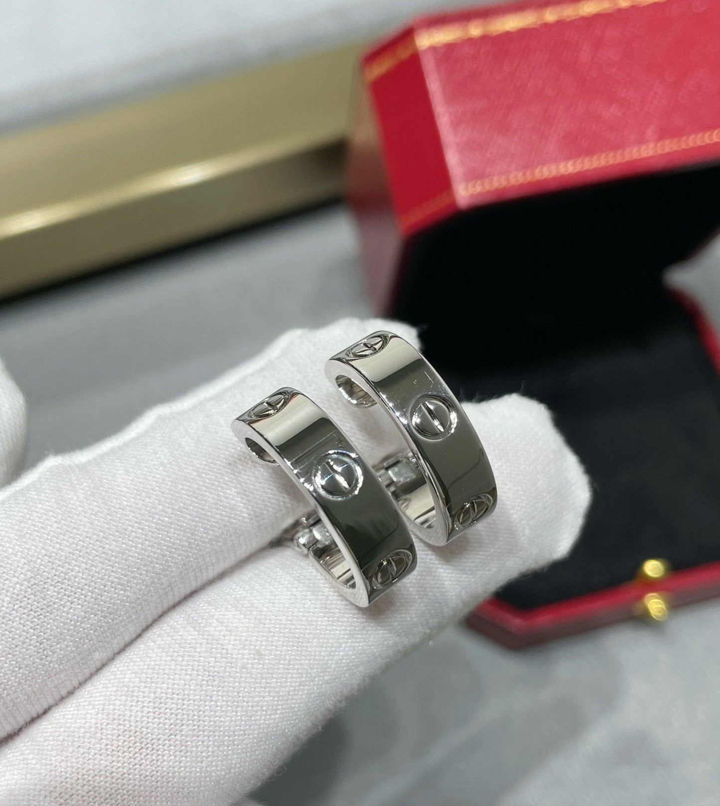 [エバリー JW]ラブ 5.5MM イヤリング