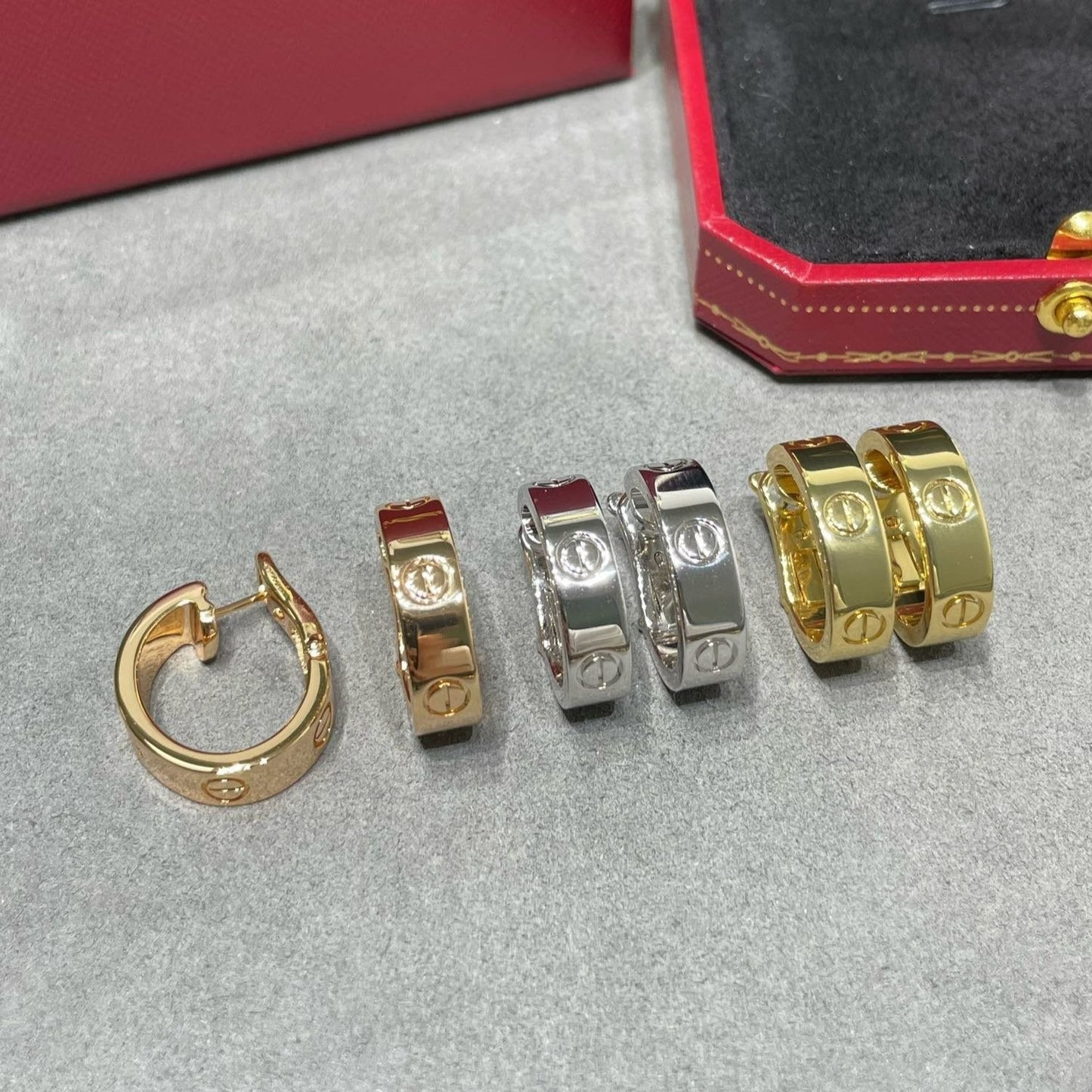 [エバリー JW]ラブ 5.5MM イヤリング