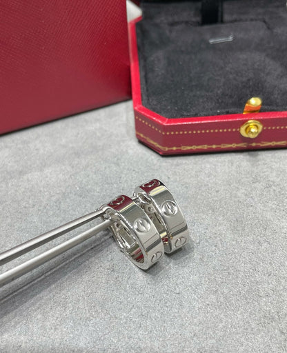 [エバリー JW]ラブ 5.5MM イヤリング