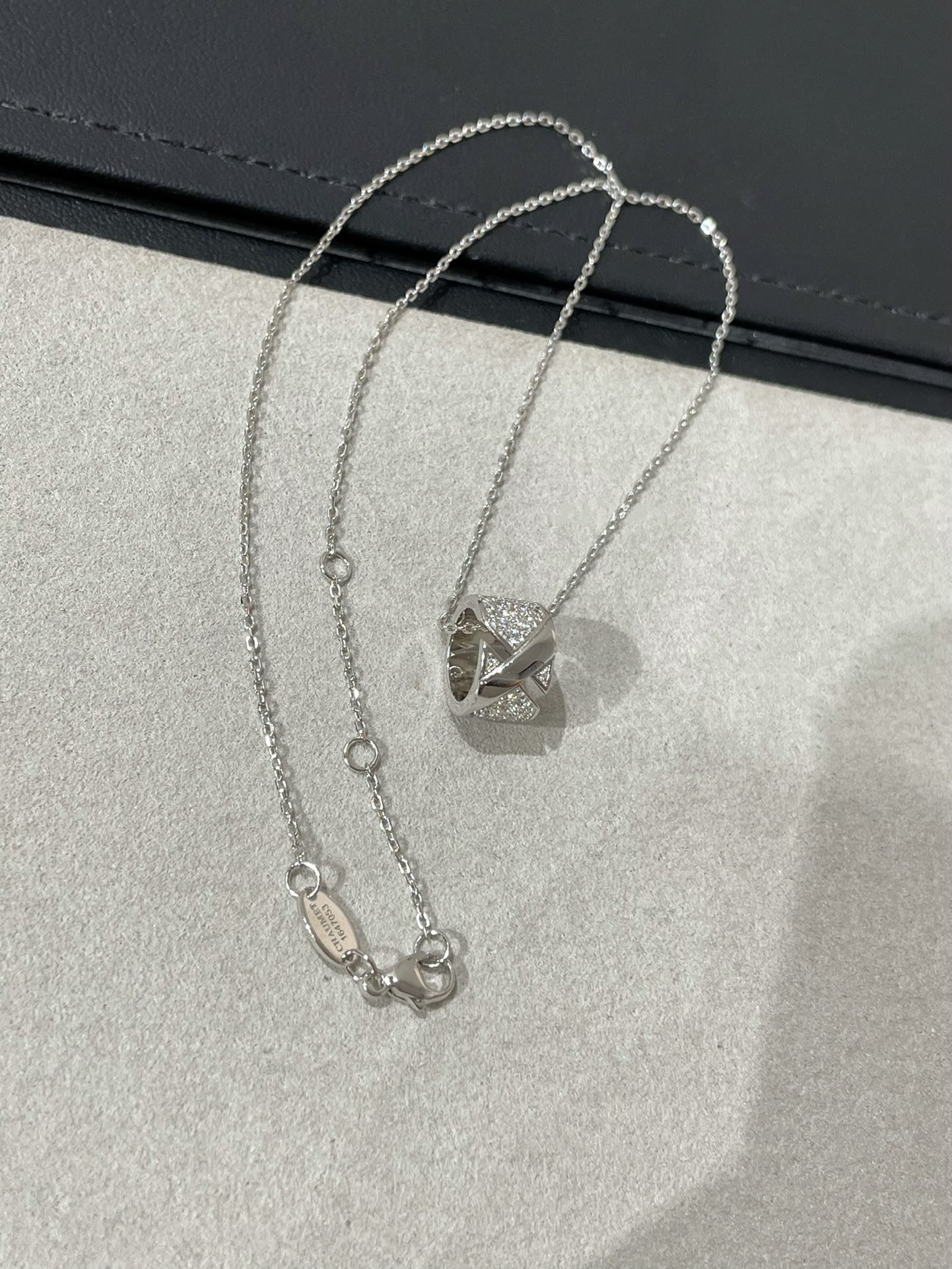 [Everoly JW] LIENS EVIDENCE DIAMANT-HALSKETTE