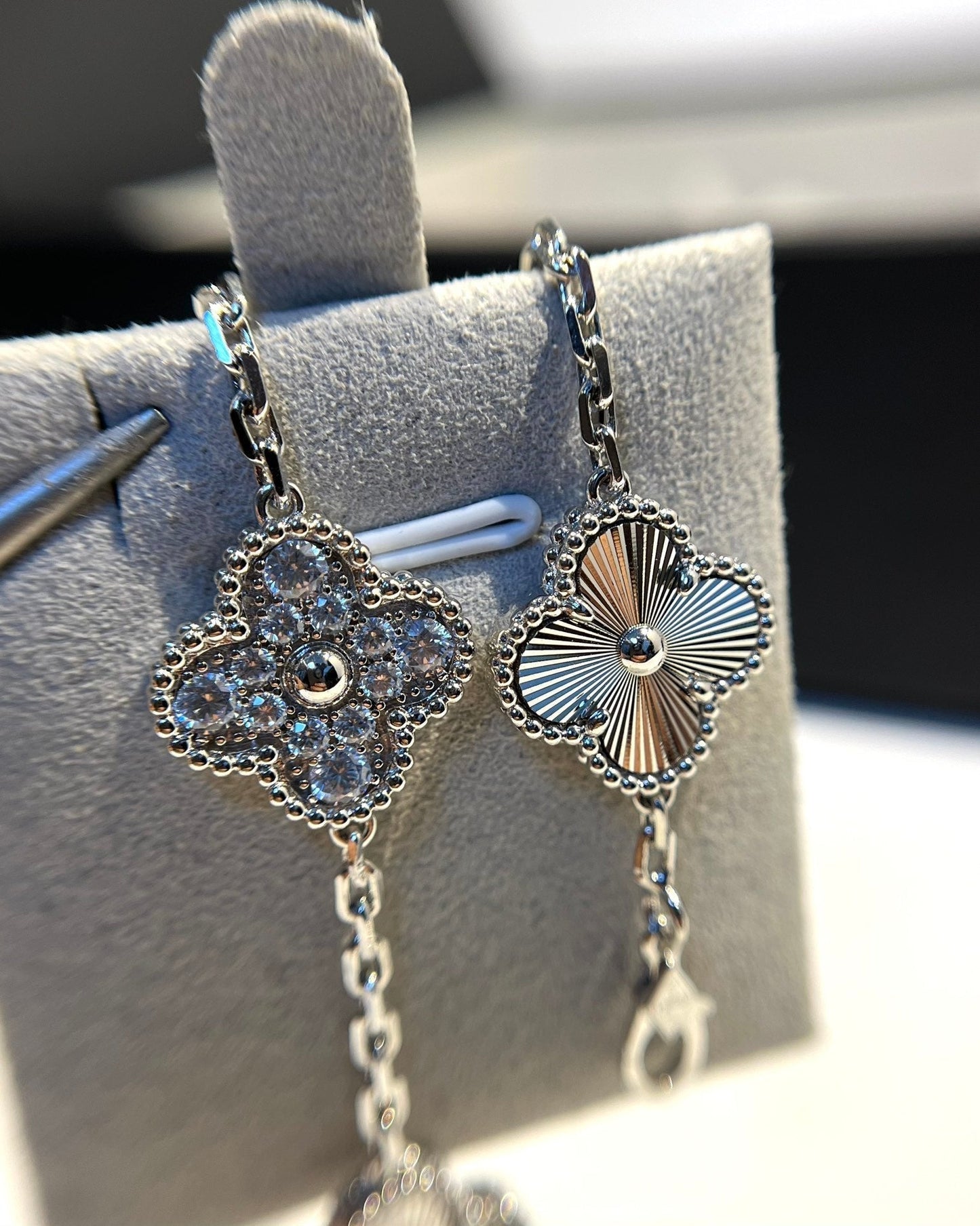 [Everoly JW]  CLOVER 5 MOTIF LASER BRACELET COLLECTION