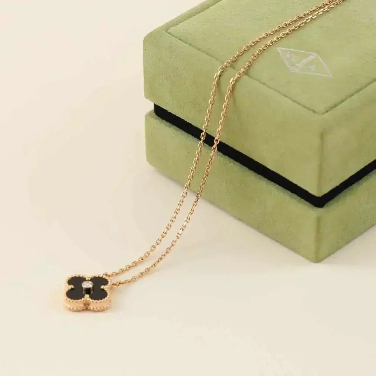 [Olivia JW]CLOVER 15MM DIAMOND ONYX NECKLACE