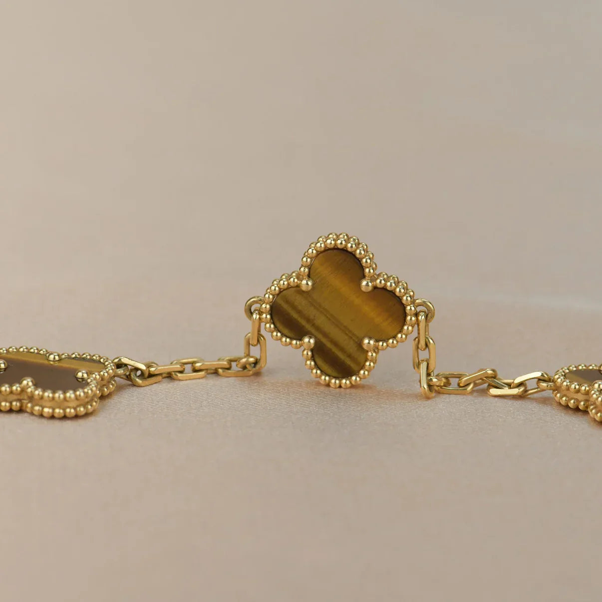 [Everoly JW]  CLOVER 5 MOTIFS TIGER EYE BRACELET COLLECTION