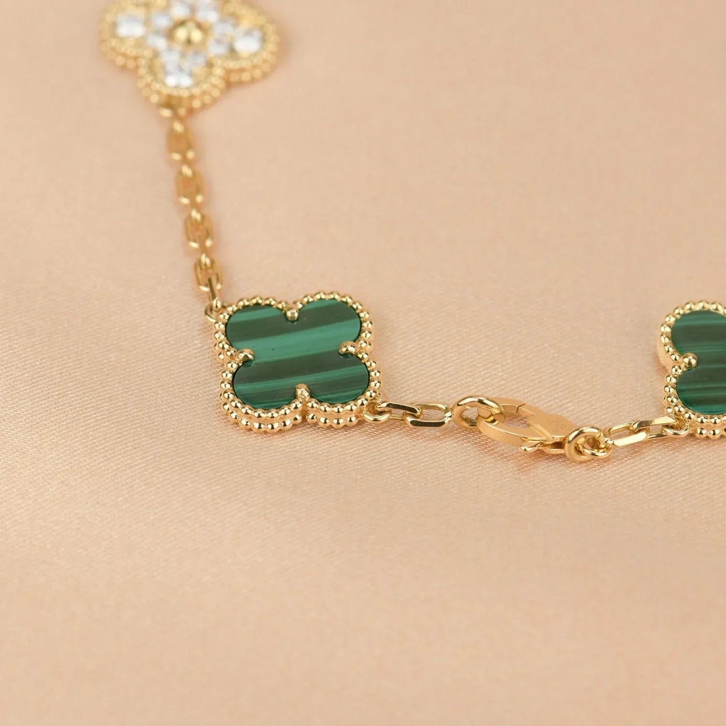 [Everoly JW]  CLOVER 5 MOTIF MALACHITE BRACELET COLLECTION