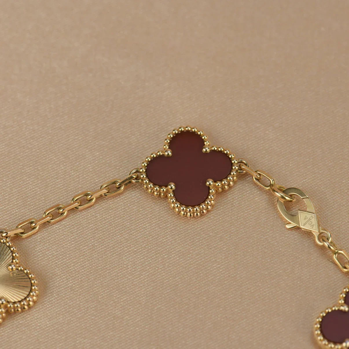 [Everoly JW]  CLOVER 5 MOTIF RED CORNELIAN BRACELET COLLECTION