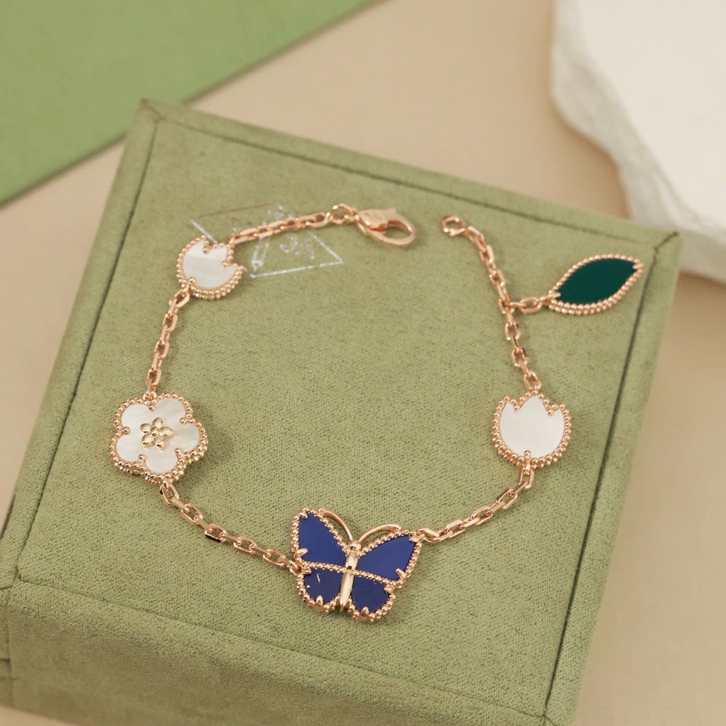 [Olivia Jewelry]LUCKY SPRING BUTTERFLY 5 MOTIF BRACELET