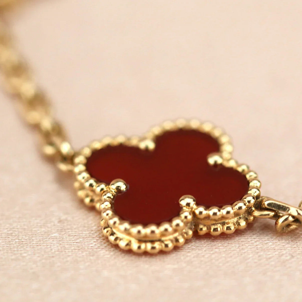 [Everoly JW]  CLOVER 5 MOTIF RED CORNELIAN BRACELET COLLECTION