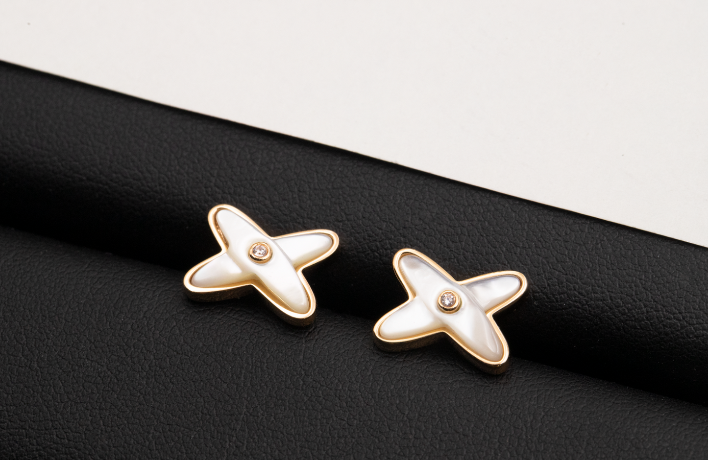 [Olivia JW]JEUX DE WHITE MOP PINK GOLD DIAMOND EARRINGS