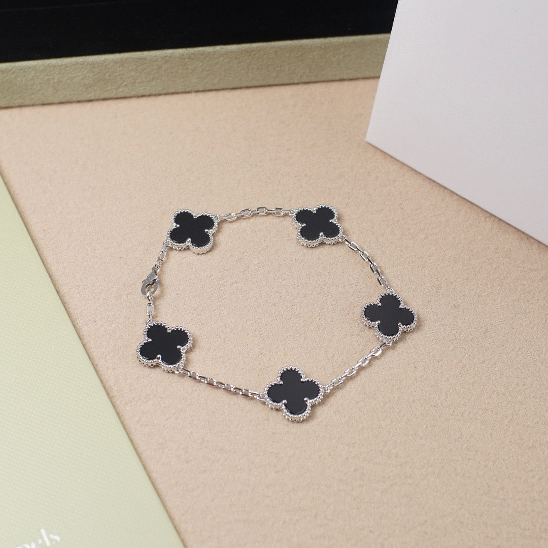 [Everoly JW]  CLOVER 5 MOTIF ONYXS BRACELET COLLECTION