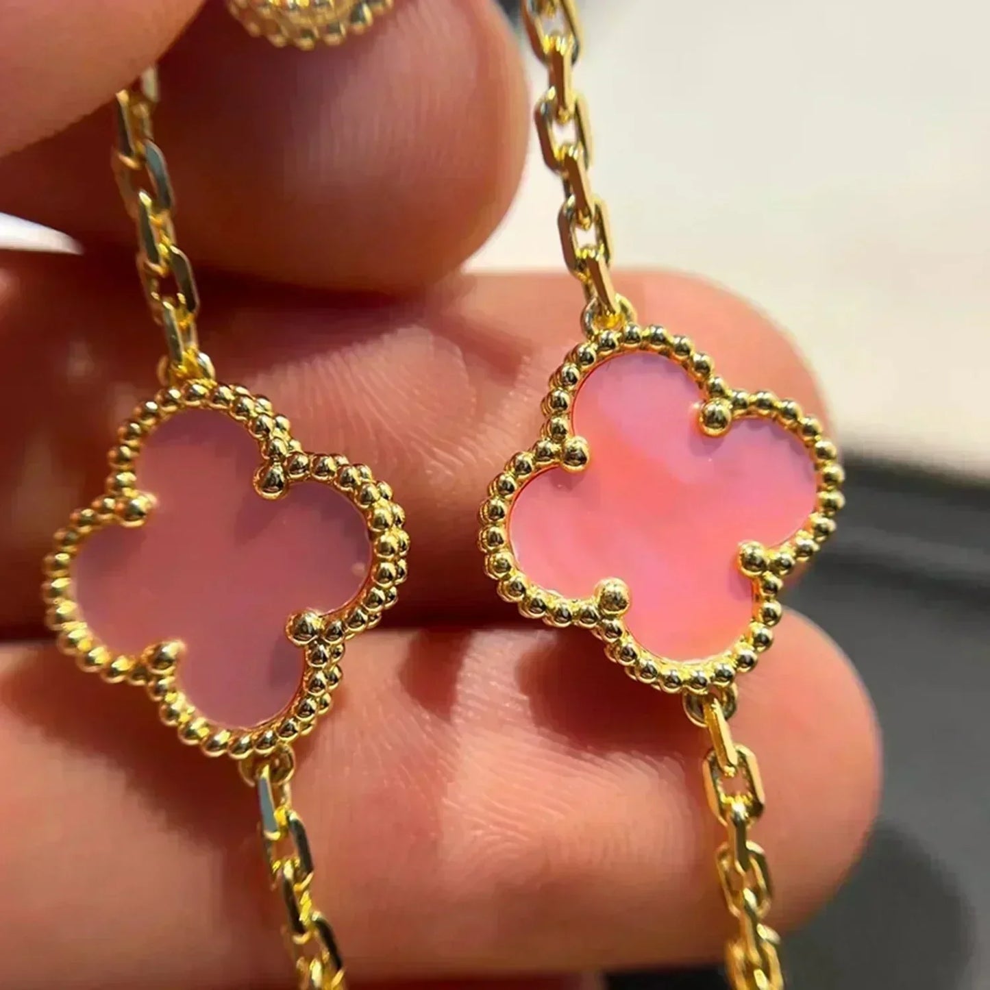 [Everoly JW]  CLOVER 5 MOTIFS  PINK MOP BRACELET COLLECTION