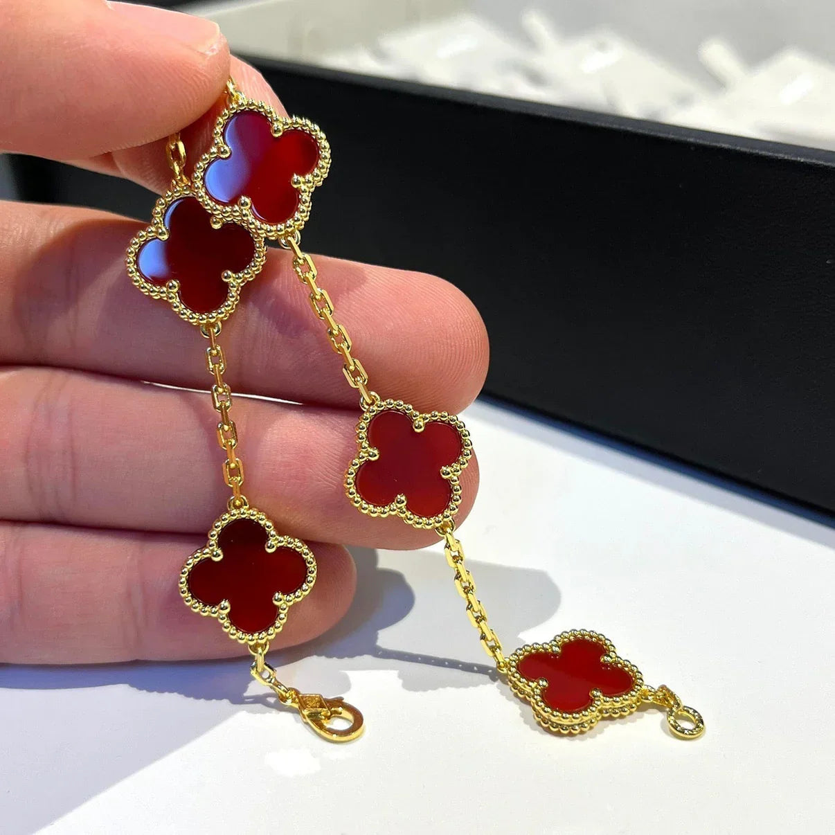[Everoly JW]  CLOVER 5 MOTIF RED CORNELIAN BRACELET COLLECTION