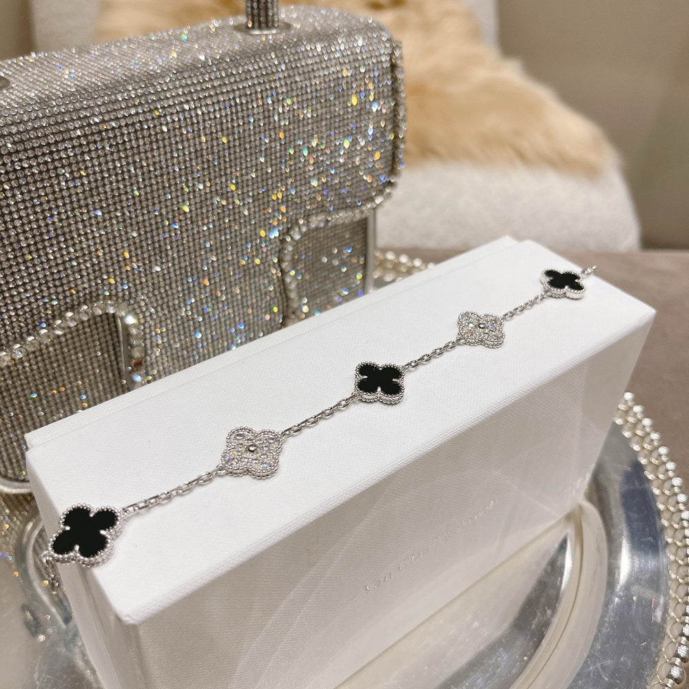 [Everoly JW]  CLOVER 5 MOTIF ONYXS BRACELET COLLECTION