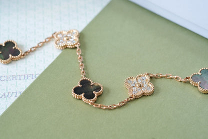 [Everoly JW]  CLOVER 5 MOTIF GRAY MOP BRACELET COLLECTION