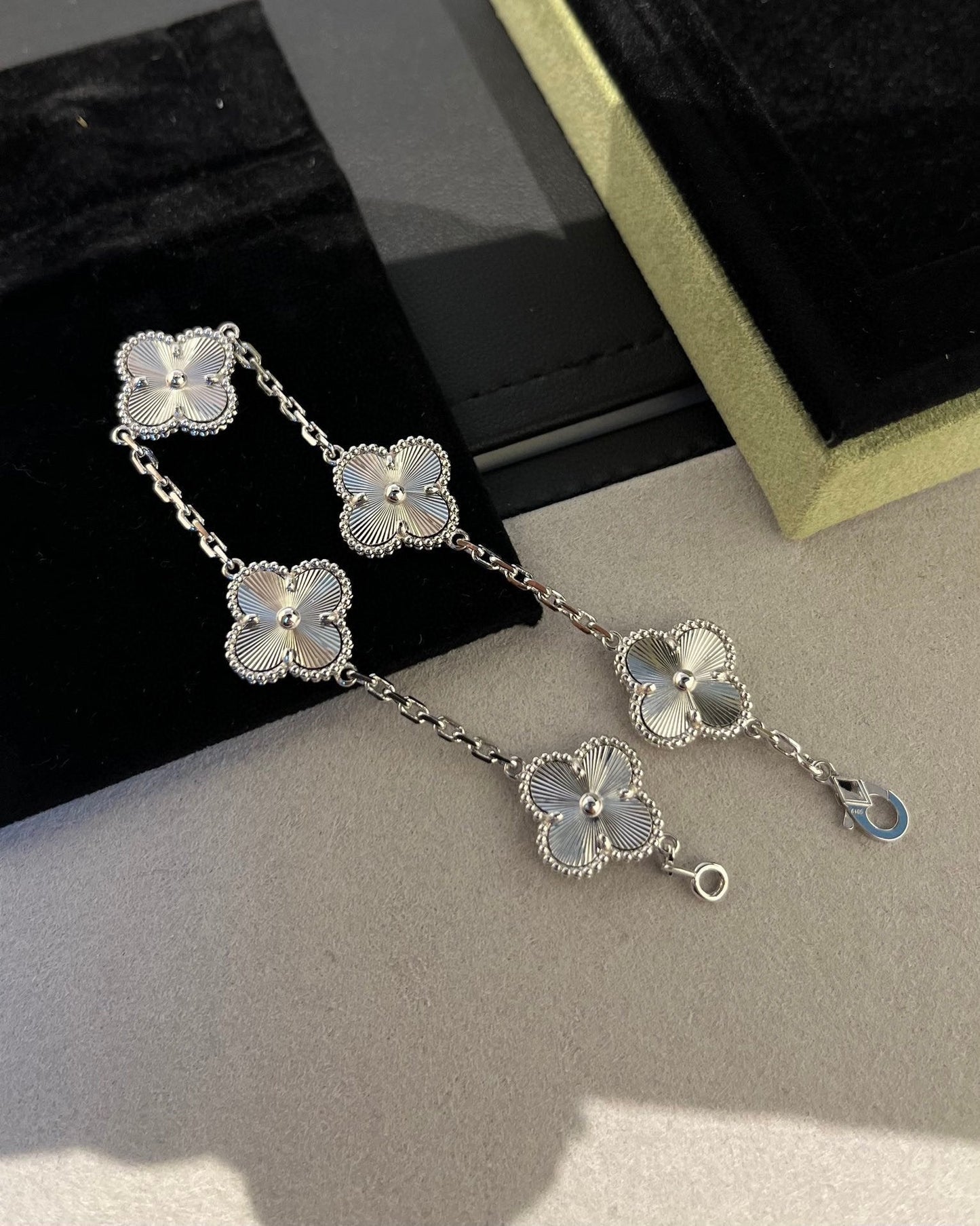[Everoly JW]  CLOVER 5 MOTIF LASER BRACELET COLLECTION